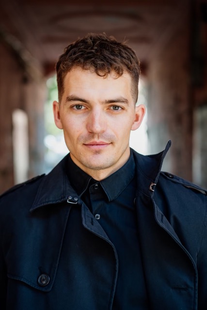 Igor Hnes — headshot 3