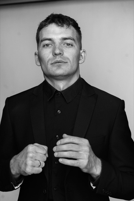 Igor Hnes — headshot 4